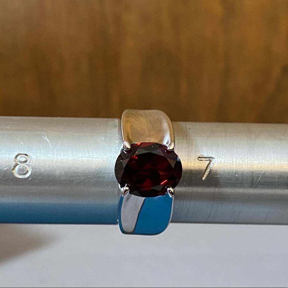 NWOT VERMELHO GARNET STERLING RING